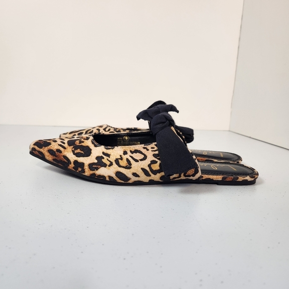 Lulu's Macey Leopard Suede Pointed Toe Bow Mules Flats Slip On Shoes Size 9 - Picture 3 of 7